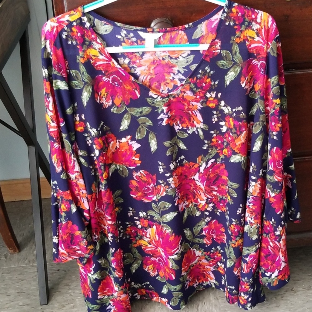 *Price Drop* Cato v-neck tunic.